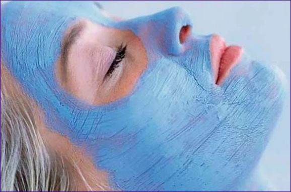 Blauwe klei voor het gezicht: eigenschappen en toepassing, voordelen, beoordeling van 10 cosmetica