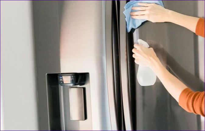 Hoe de buitenkant van de koelkast schoonmaken