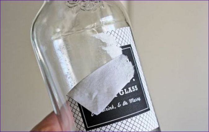 Een etiket van een fles verwijderen