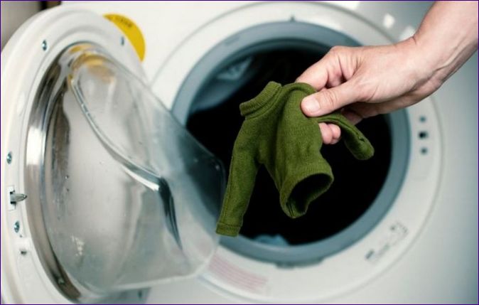 Hoe rek je een trui die gekrompen is na het wassen?
